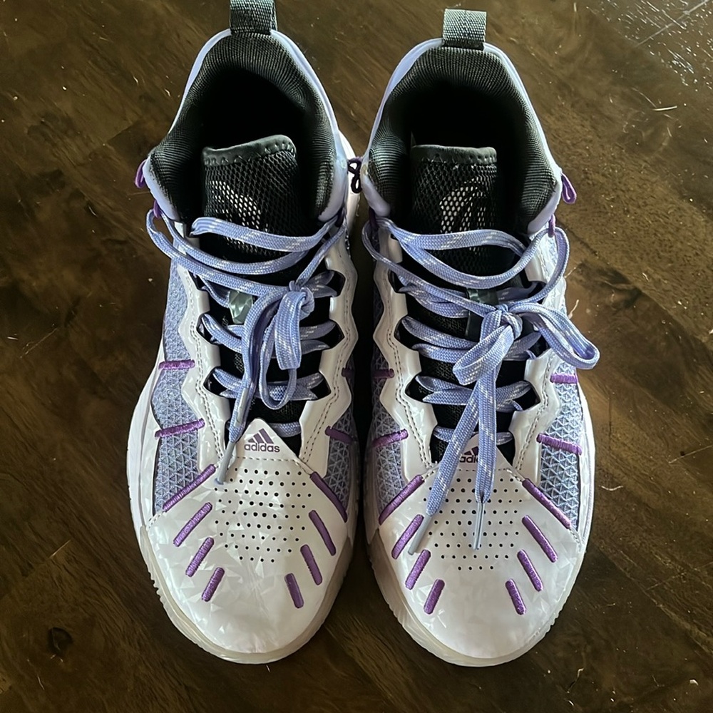 Like new! Adidas Basketball Shoes